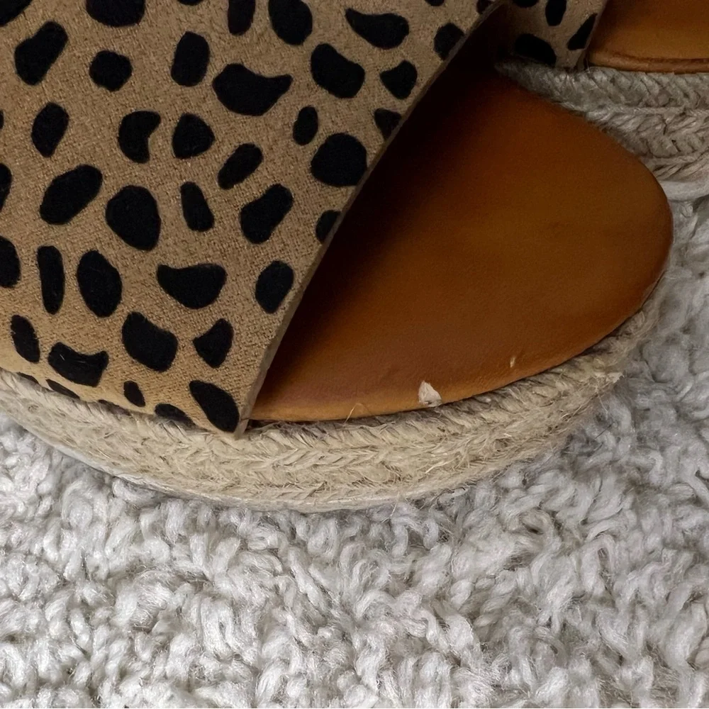 Women’s Size 8 Bamboo Leopard Print Platform Sandals